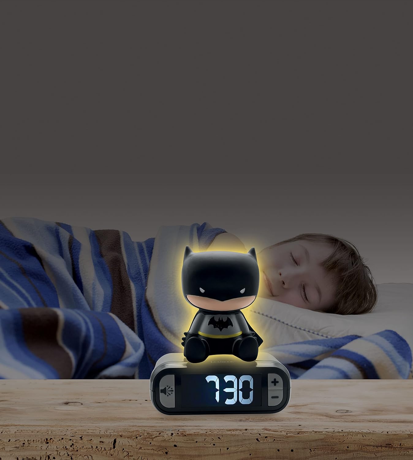 LEXiBOOK - Batman Digital Alarm Clock for Kids with Night Light Snooze, Childrens Clock, Luminous Batman, Black Colour - RL800BAT